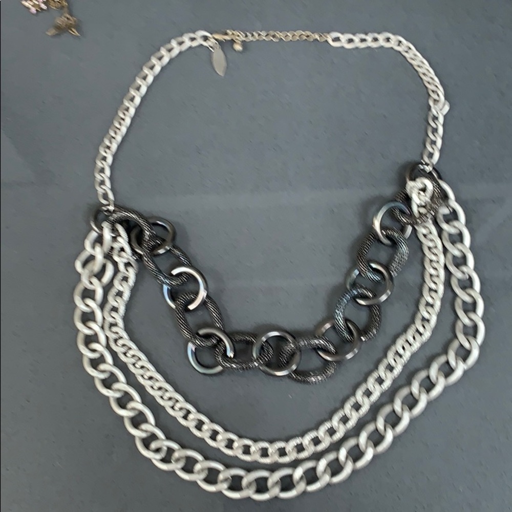 Great large 3 chain layer necklace.